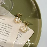 Retro Heart Shape Flower Alloy Plating Inlay Artificial Gemstones Pearl Women's Ear Clips 1 Pair sku image 44