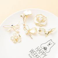 Elegant Flower Dragonfly Alloy Plating Artificial Pearls Zircon Women's Brooches main image 3