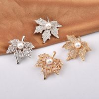 Fashion Maple Leaf Copper Plating Inlay Pearl Zircon Women's Brooches main image 5