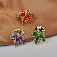 Fashion Maple Leaf Copper Plating Inlay Pearl Zircon Women's Brooches main image 4