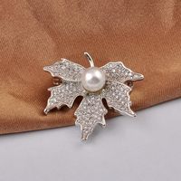 Fashion Maple Leaf Copper Plating Inlay Pearl Zircon Women's Brooches sku image 5