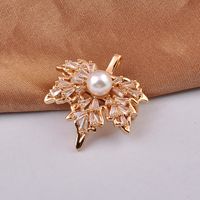 Fashion Maple Leaf Copper Plating Inlay Pearl Zircon Women's Brooches sku image 6