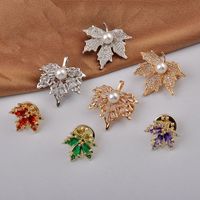 Fashion Maple Leaf Copper Plating Inlay Pearl Zircon Women's Brooches main image 1