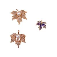Fashion Maple Leaf Copper Plating Inlay Pearl Zircon Women's Brooches main image 3