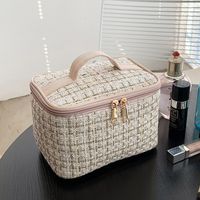 Women's Medium All Seasons Polyester Plaid Fashion Square Zipper Cosmetic Bag main image 1