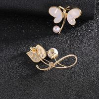 Fashion Flower Butterfly Alloy Plating Inlay Artificial Gemstones Pearl Women's Brooches main image 5