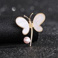 Fashion Flower Butterfly Alloy Plating Inlay Artificial Gemstones Pearl Women's Brooches sku image 1