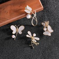 Fashion Flower Butterfly Alloy Plating Inlay Artificial Gemstones Pearl Women's Brooches main image 1