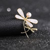 Fashion Flower Butterfly Alloy Plating Inlay Artificial Gemstones Pearl Women's Brooches main image 3