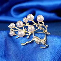 Fashion Flower Deer Alloy Plating Inlaid Pearls Diamond Women's Brooches main image 4