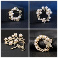 Fashion Flower Deer Alloy Plating Inlaid Pearls Diamond Women's Brooches main image 1