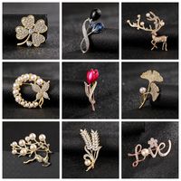Fashion Flower Alloy Plating Inlay Artificial Gemstones Pearl Women's Brooches main image 1