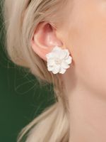 1 Pair Simple Style Flower Three-dimensional Alloy Ear Studs sku image 4
