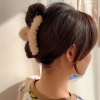 Fashion Solid Color Arylic Plush Hair Claws 1 Piece main image 3