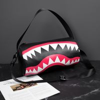 Hommes Moyen Faux Cuir Tête Requin Mode Cylindrique Fermeture Éclair Sac Bandoulière main image 5