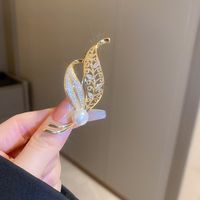 Moda Oval Flor Mariposa Cobre Embutido Diamantes De Imitación Perla Mujeres Broches sku image 94