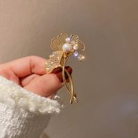 Fashion Oval Flower Butterfly Copper Inlay Rhinestones Pearl Women's Brooches sku image 105