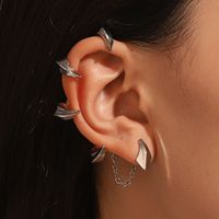 1 Piece Gothic Sharp Teeth Solid Color Alloy Chain Women's Ear Clips main image 1