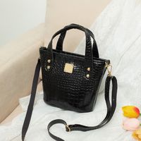 Women's Small All Seasons Pu Leather Crocodile Fashion Bucket Zipper Handbag sku image 2