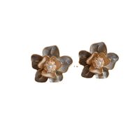 1 Pair Retro Flower Alloy Enamel Artificial Pearls Women's Ear Studs main image 5