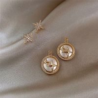 Luxuriös Stern Kupfer Vergoldet Künstliche Perlen Strasssteine Ohrstecker 1 Paar main image 3