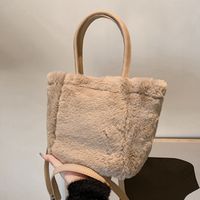 Women's Autumn&winter Plush Solid Color Fashion Bucket Magnetic Buckle Handbag main image 3