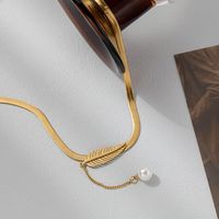 304 Stainless Steel 18K Gold Plated Elegant Streetwear Plating Inlay Leaf Plastic Pendant Necklace main image 3
