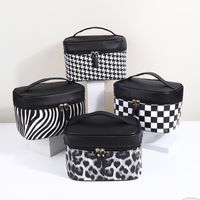 Women's Medium All Seasons Pu Leather Lingge Leopard Fashion Square Zipper Cosmetic Bag sku image 1