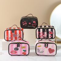 Femmes Moyen Toutes Les Saisons Faux Cuir Forme De Cœur Mode Carré Fermeture Éclair Trousse De Maquillage main image 1