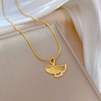 Großhandel Dame Ginkgo-Blatt Titan Stahl Überzug Halskette Mit Anhänger sku image 1