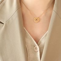 Collar Con Colgante De Medalla Geométrica De Acero De Titanio sku image 3