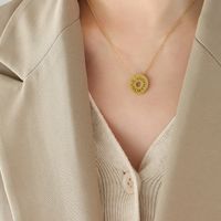 Collar Con Colgante De Medalla Geométrica De Acero De Titanio sku image 2
