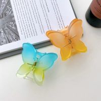 Sweet Butterfly Plastic Handmade Hair Claws 1 Piece main image 2