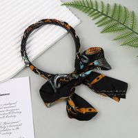 Mode Bogenknoten Tuch Handgemacht Künstliche Perlen Haarband 1 Stück sku image 1