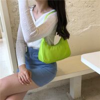 Mujeres Pequeña Todas Las Temporadas Nylon Color Sólido Moda Forma De Bola De Masa Hervida Cremallera Bolsa Para Las Axilas sku image 2