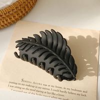Fashion Leaves Plastic Resin Stoving Varnish Hair Claws 1 Piece sku image 1