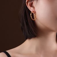 Style Coréen Dongdaemun Bijoux Ins Torsion Tordu Fil Bande Grand Hoop Boucles D'oreilles En Titane Acier 18k Or Multi-taille Boucles D'oreilles sku image 7