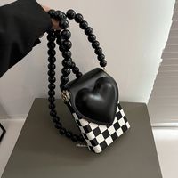 Cuir Noir Perle Chaîne Coeur Forme Boîte Sac Nouvelle Mode Mode Une Épaule Sac De Messager 17*12*5 Cm main image 4