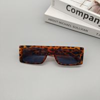Europäische Und Amerikanische  Neue Modische Mehrfarbige Sonnenbrille Mit Quadratischem Rahmen sku image 2