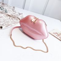 Fashion Dinner Bag Lips Crossbody Glossy Patent Leather Bag Chain Red Lips Banquet Bag 10*14*4cm sku image 4