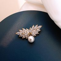 Fashion Oval Flower Butterfly Copper Inlay Rhinestones Pearl Women's Brooches sku image 28
