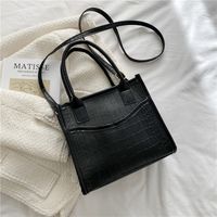 Retro Small Bag 2022 New Trendy Fashion Hand-held Messenger Bag 21*18.5*11cm sku image 1