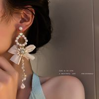Boucles D&#39;oreilles Asymétriques À Pampilles En Cristal De Perle De Mode En Gros main image 5
