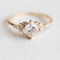 Neu Eingelegter Quadratischer Diamant-zirkon-damen Ring Kupfer Vergoldeter Verlobung Sring main image 3
