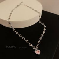 Fashion Diamond-encrusted Heart-shaped Pendant Necklace Retro Alloy Necklace main image 3