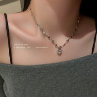 Fashion Diamond-encrusted Heart-shaped Pendant Necklace Retro Alloy Necklace main image 4