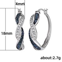 Boucles D&#39;oreilles De Couleur Contrastée En Alliage Géométrique Torsadé Cloutés De Zircons À La Mode En Gros main image 3