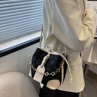 Chain Decorative Bucket Women's New Spring And Summer One-shoulder Messenger Small Bag 19.5*19*13cm main image 3