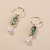 Boucles D&#39;oreilles En Perles Incrustées En Forme De C En Grappe Verte Simple En Gros main image 1
