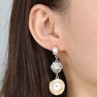 Fashion Baroque Pearl Abalone Shell Long Fringed Symmetrical Earrings Wholesale main image 4
